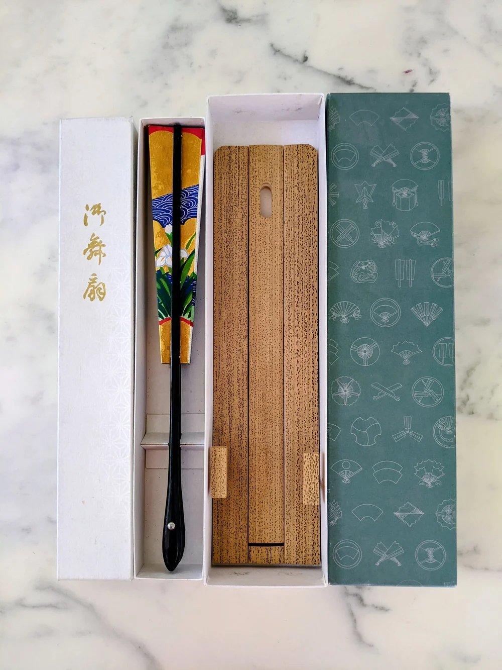 NWT. Vintage Japanese Hand Paint/Craft Kyoto Sakura Folding Fan W/Bamboo Stand.